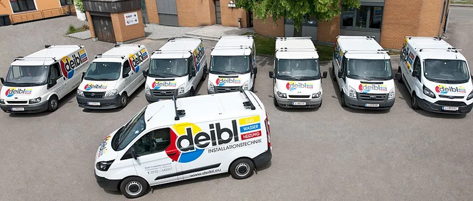 Beschrifteter Firmenfuhrpark von Deibl Installationstechnik